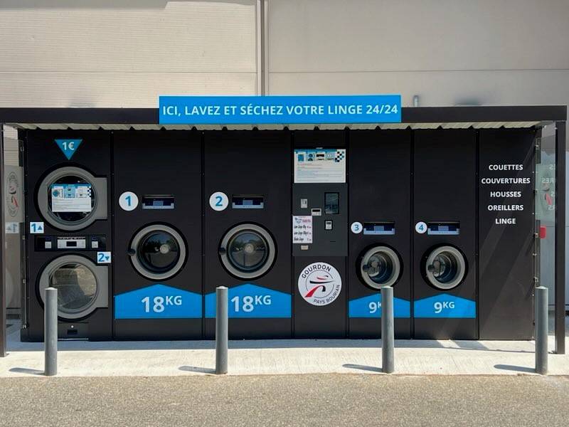 Installation d’une laverie automatique sur le parking d’un supermarché à Gourdon dans le Lot et Garonne